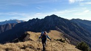 30 Vista sul primo tratto di cresta salito e in Venturosa 